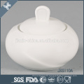 Wholesale price white round porcelain candy jar seasoning pot with cover